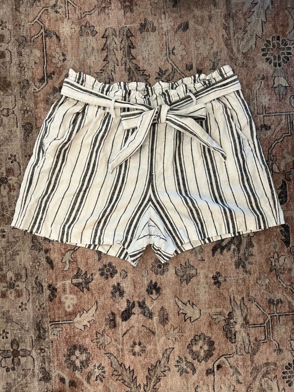 Old Navy Striped Tie-Waist Women’s Shorts - White/Black Size 12